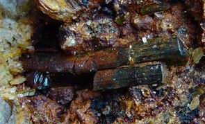 Elbaite in place